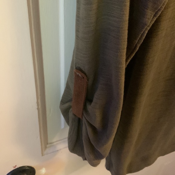 Lauren Ralph Lauren olive with brown suede trim top large - Picture 3 of 5